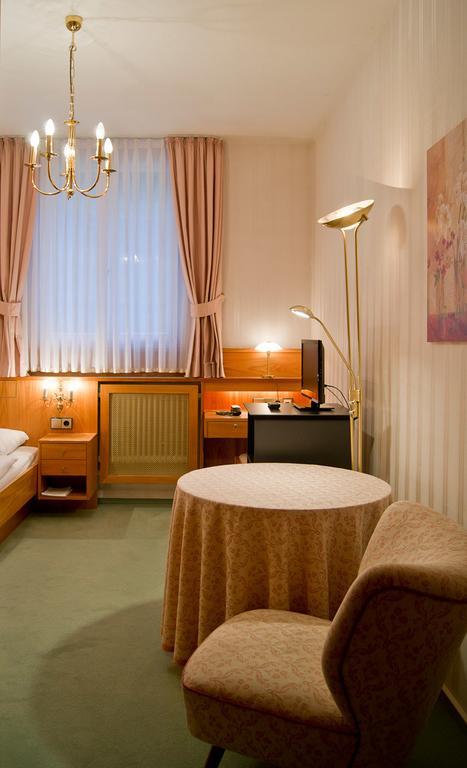 Zum Kranz Garni Hotel Bad Rippoldsau Room photo